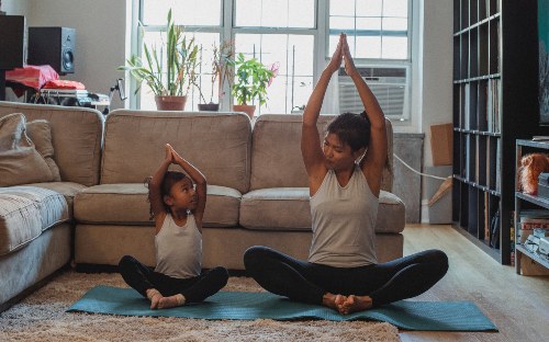 beneficio del yoga en los niños