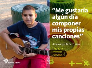 María Elena, Dana y María José viven en los alrededores del parque Antonio Nakayama. Las niñas de 8 y 9 años visitaban regularmente el parque, y tomaron los cursos de manualidades y pintura, pero el que más las atrajo fue el Club de tareas de la maestra Tomasa, así que decidieron participar, sin saber que con esto lograrían adelantarse a la escuela.